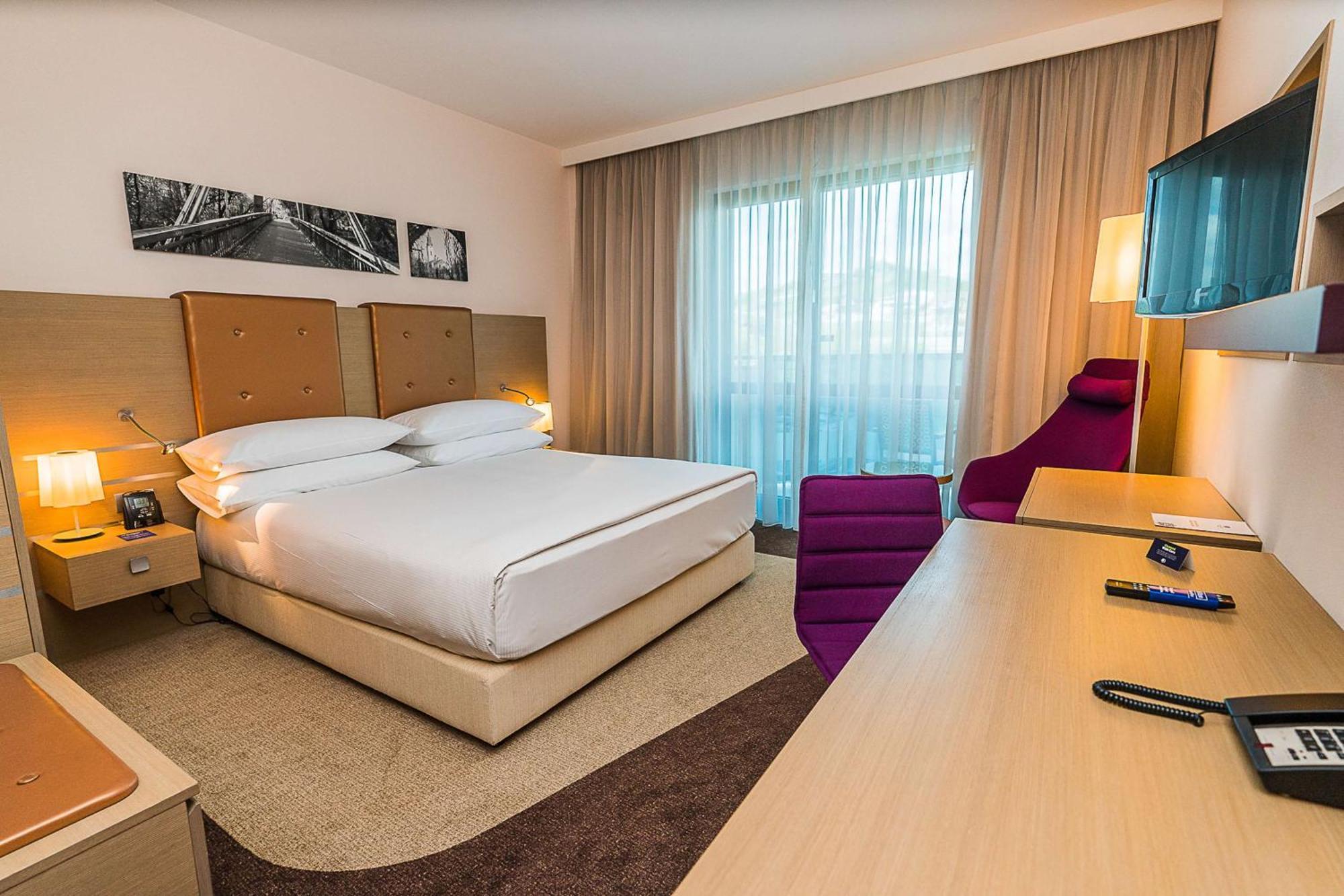 DoubleTree by Hilton Oradea Hotel Exterior foto