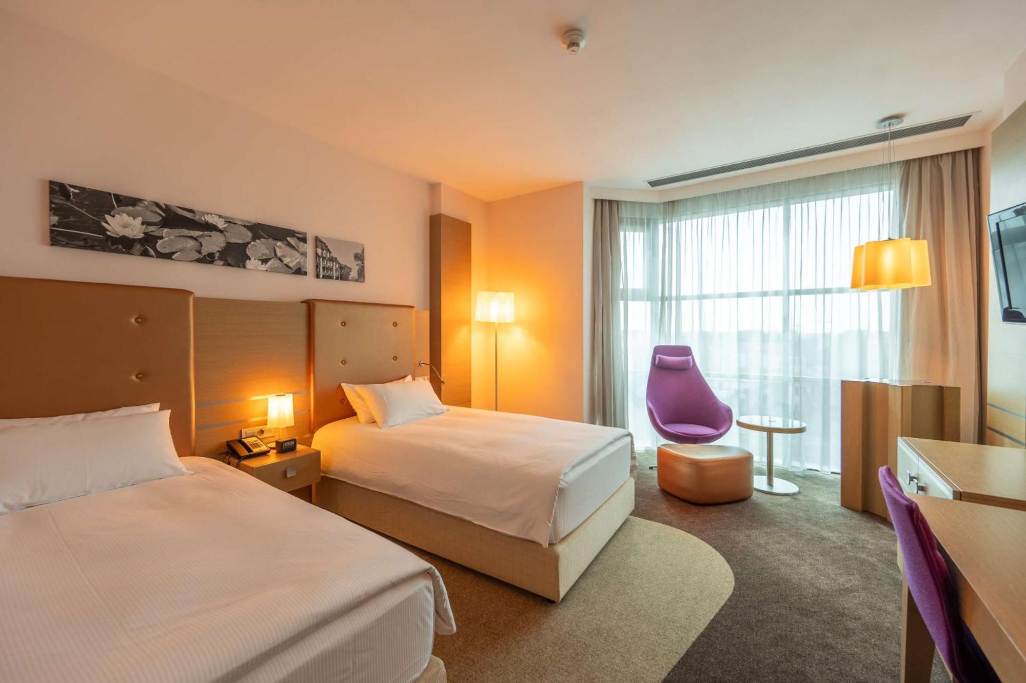 DoubleTree by Hilton Oradea Hotel Exterior foto